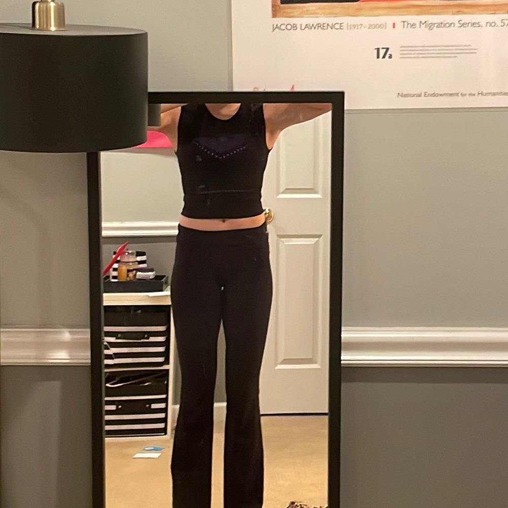 Athleta black hole-ey cropped tank